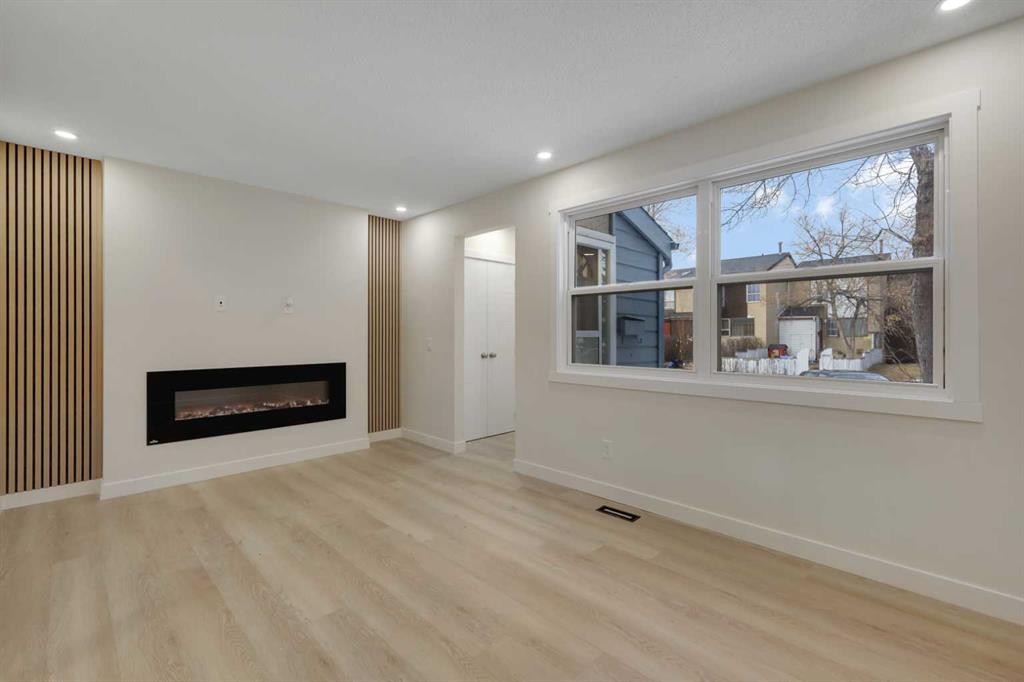 13 Penworth Close Se, Calgary, AB - Indoor Photo Showing Living Room With Fireplace