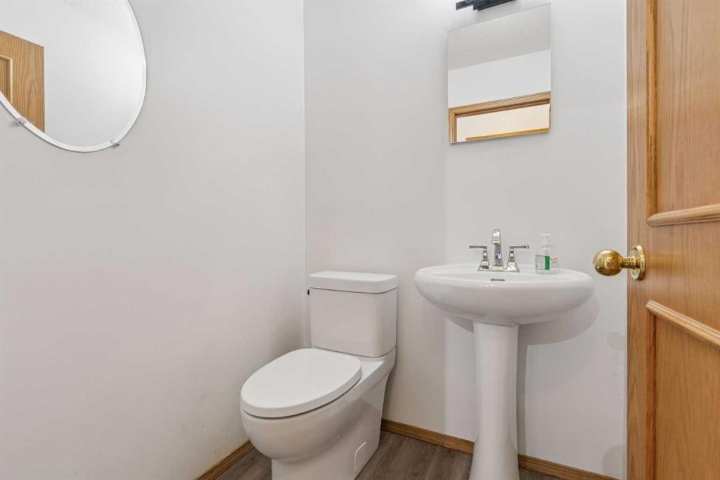 124 Edgebrook Road Nw, Calgary, AB - Indoor Photo Showing Bathroom