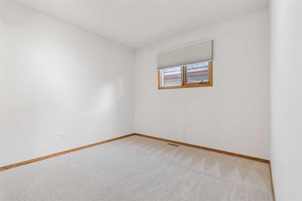 124 Edgebrook Road Nw, Calgary, AB - Indoor Photo Showing Other Room