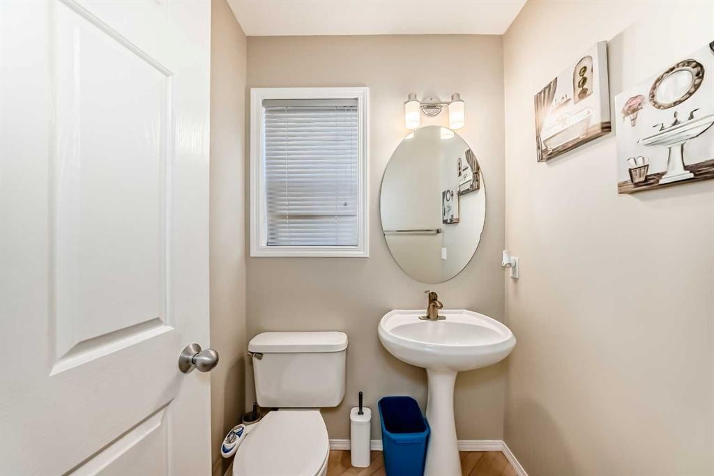 35 Citadel Ridge Close Nw, Calgary, AB - Indoor Photo Showing Bathroom