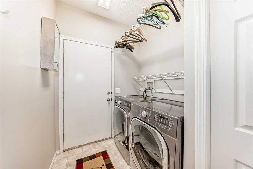 35 Citadel Ridge Close Nw, Calgary, AB - Indoor Photo Showing Laundry Room