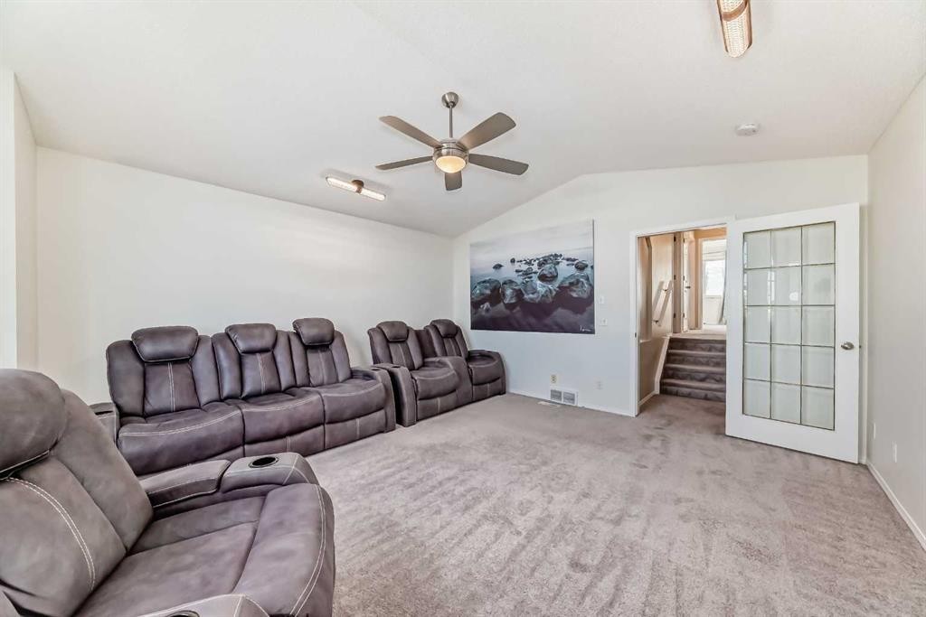 35 Citadel Ridge Close Nw, Calgary, AB - Indoor Photo Showing Living Room