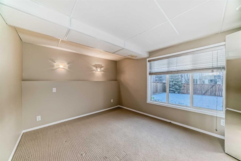 35 Citadel Ridge Close Nw, Calgary, AB - Indoor Photo Showing Other Room