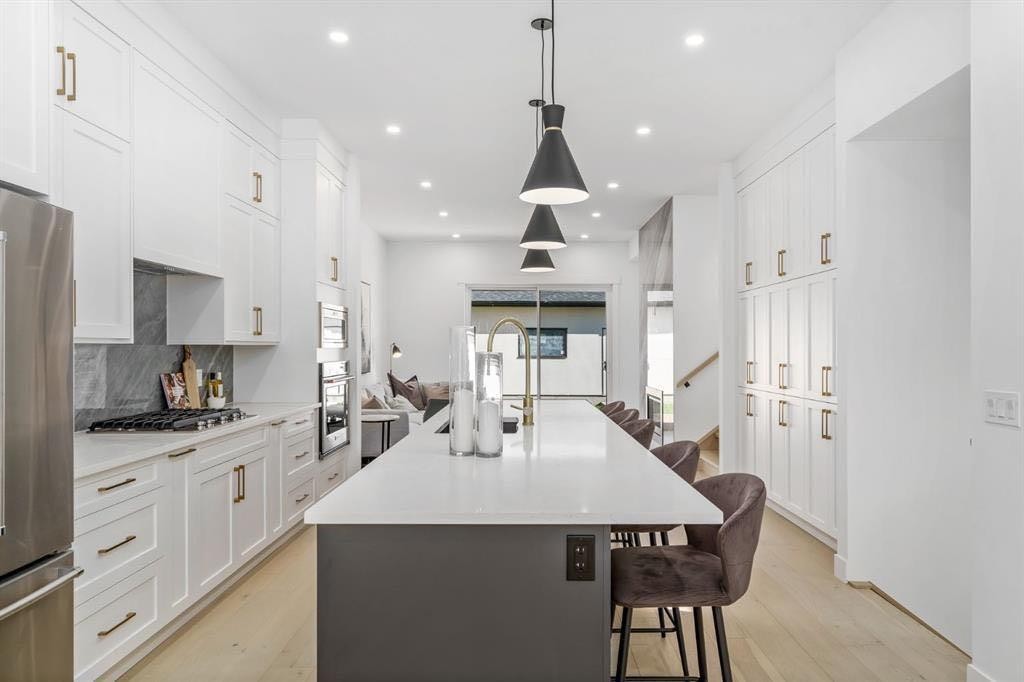 1445 28 Street Sw, Calgary, AB - Indoor Photo Showing Kitchen With Upgraded Kitchen
