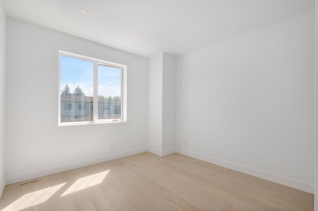 1445 28 Street Sw, Calgary, AB - Indoor Photo Showing Other Room