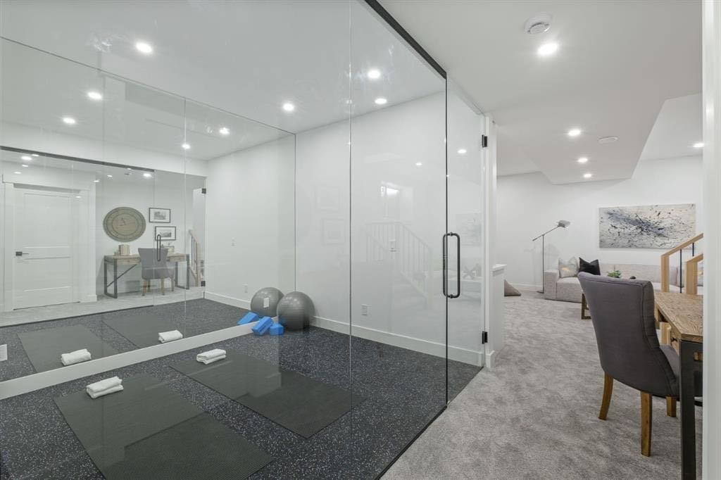 1445 28 Street Sw, Calgary, AB - Indoor Photo Showing Other Room