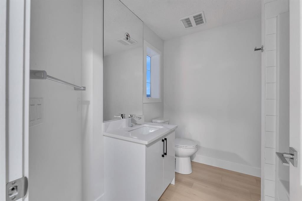 52 Saddlecreek Terrace Ne, Calgary, AB - Indoor Photo Showing Bathroom