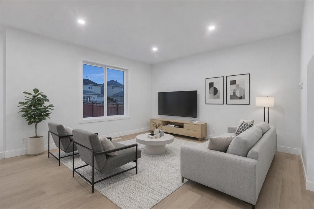 52 Saddlecreek Terrace Ne, Calgary, AB - Indoor Photo Showing Living Room