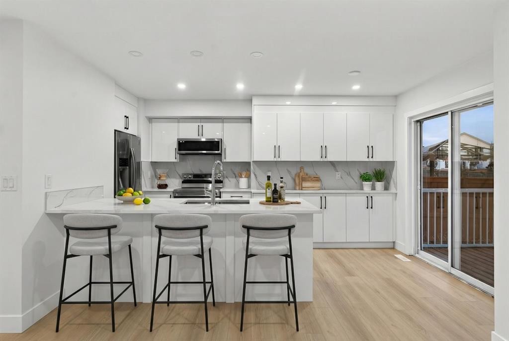 52 Saddlecreek Terrace Ne, Calgary, AB - Indoor Photo Showing Kitchen