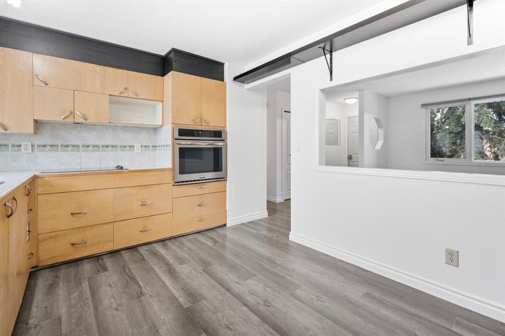 724 Pinecliff Road Ne, Calgary, AB - Indoor Photo Showing Kitchen