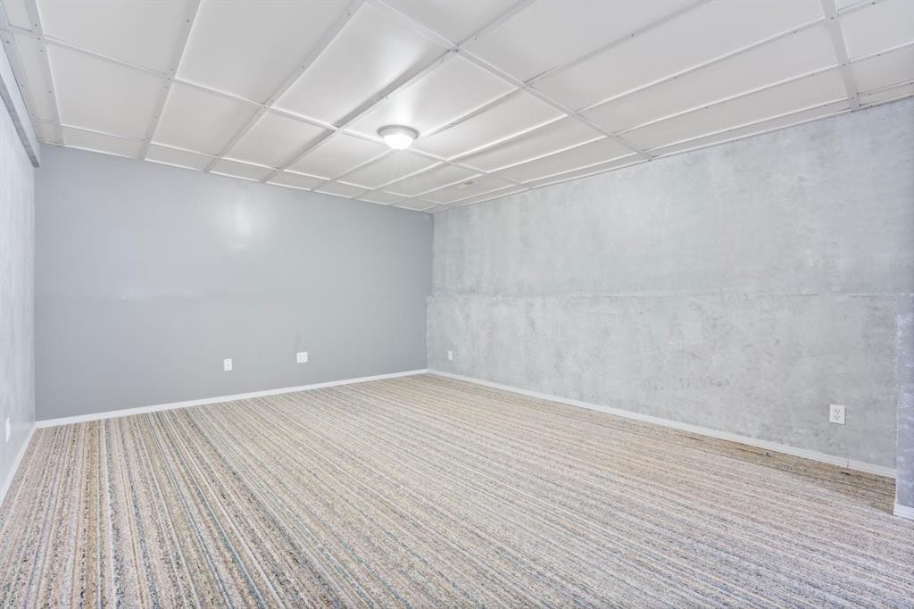724 Pinecliff Road Ne, Calgary, AB - Indoor Photo Showing Other Room
