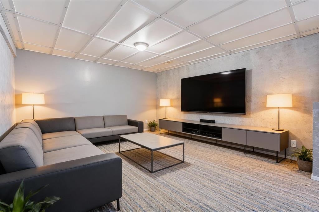 724 Pinecliff Road Ne, Calgary, AB - Indoor Photo Showing Living Room