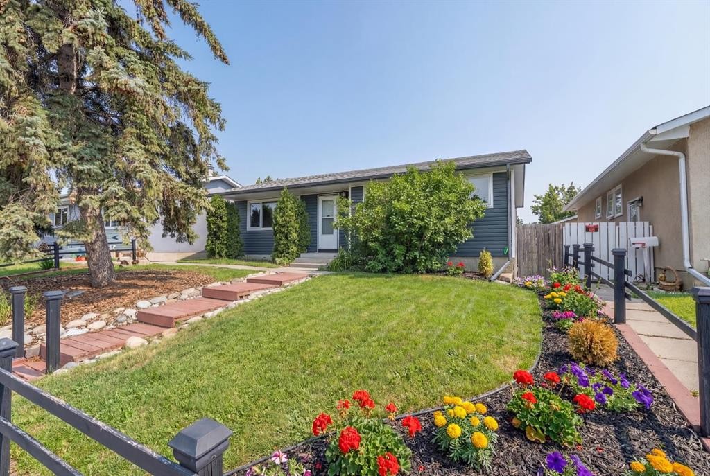 724 Pinecliff Road Ne, Calgary, AB - Outdoor