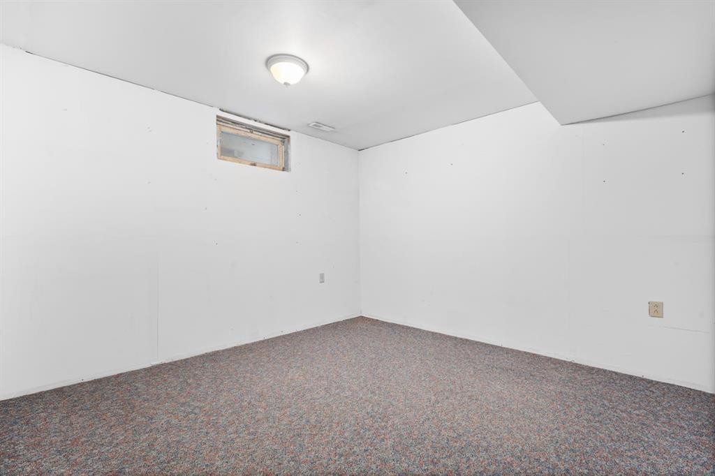 724 Pinecliff Road Ne, Calgary, AB - Indoor Photo Showing Other Room