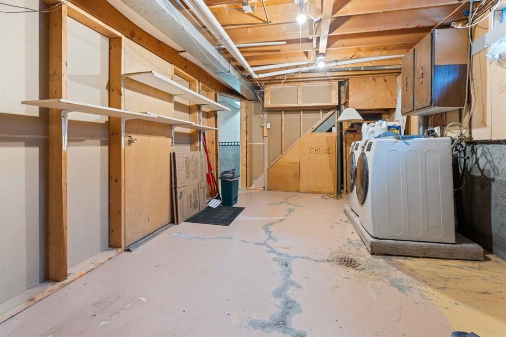 724 Pinecliff Road Ne, Calgary, AB - Indoor Photo Showing Laundry Room