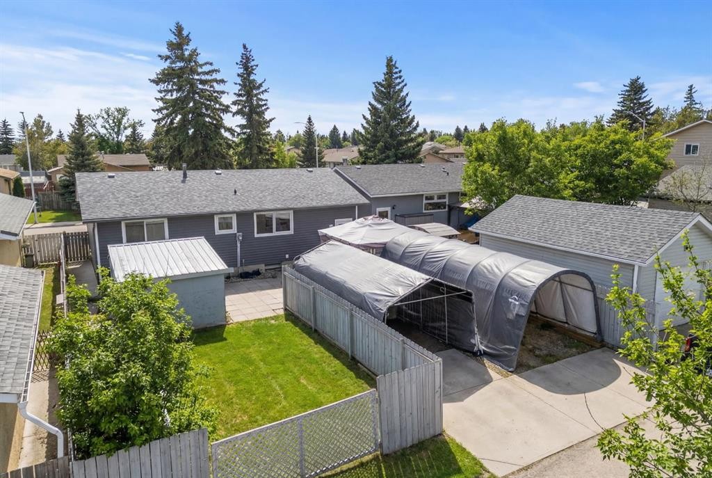 724 Pinecliff Road Ne, Calgary, AB - Outdoor