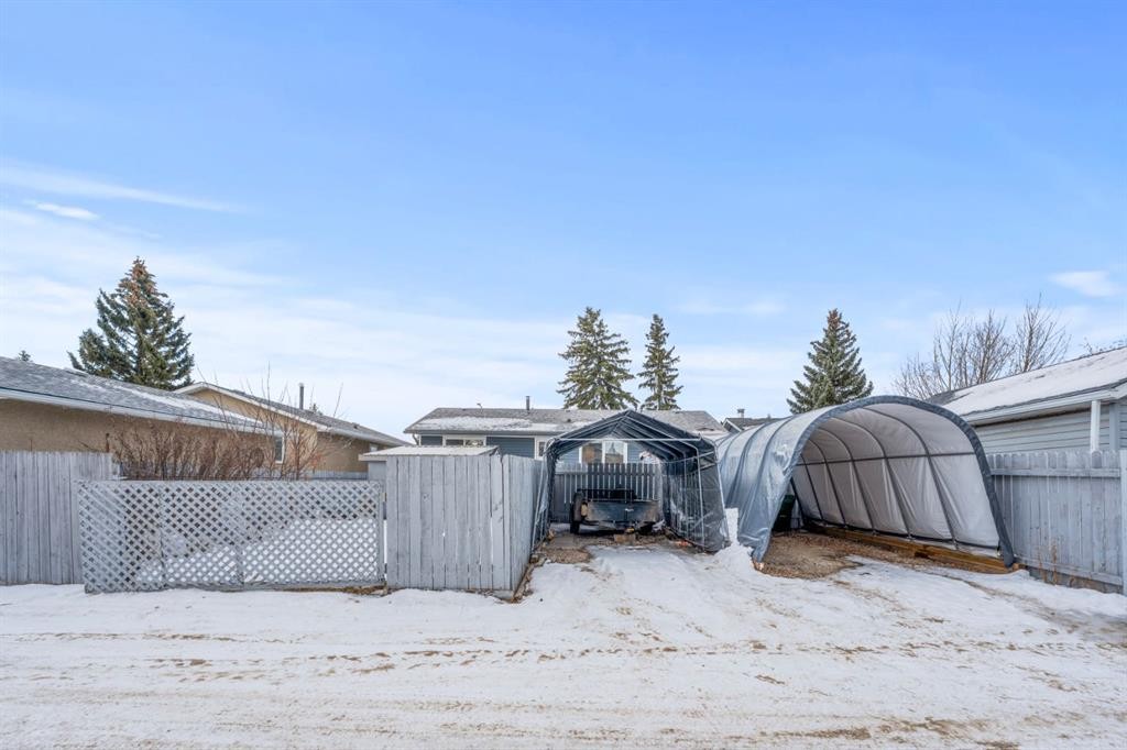 724 Pinecliff Road Ne, Calgary, AB - Outdoor