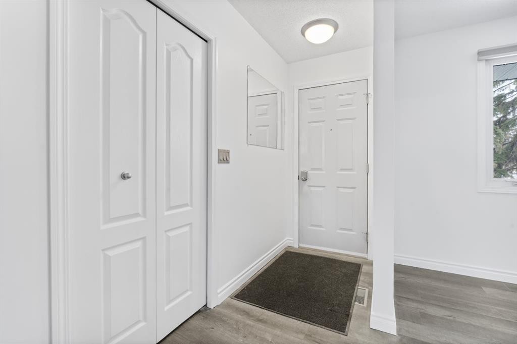 724 Pinecliff Road Ne, Calgary, AB - Indoor Photo Showing Other Room