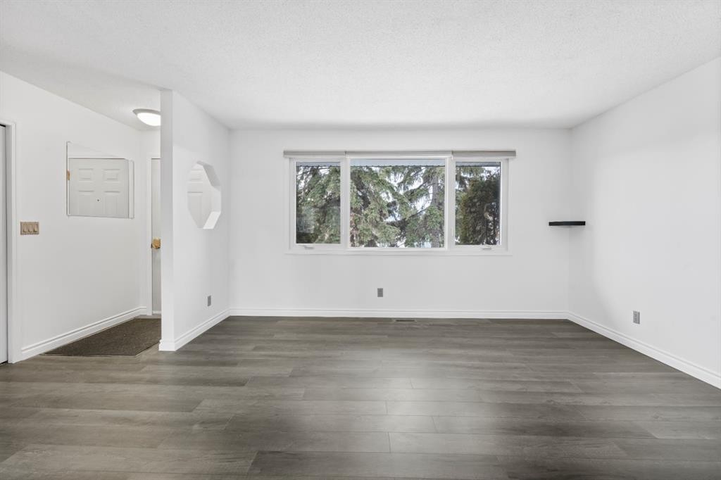 724 Pinecliff Road Ne, Calgary, AB - Indoor Photo Showing Other Room