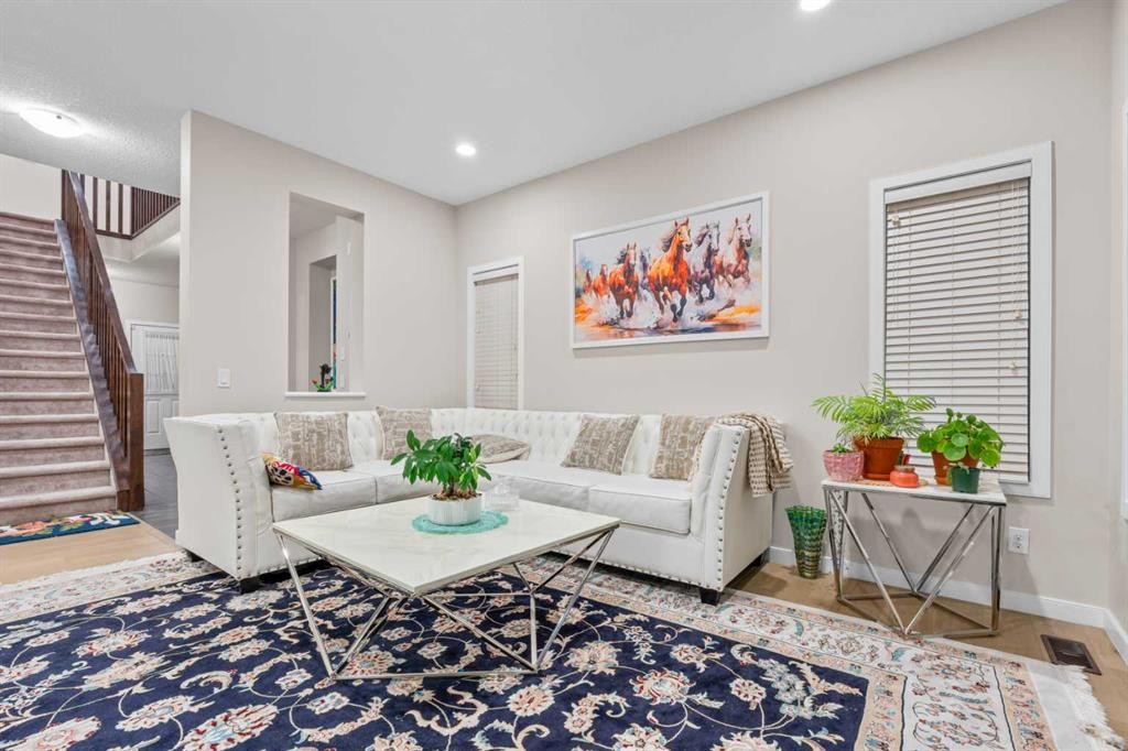 28 Panton Court Nw, Calgary, AB