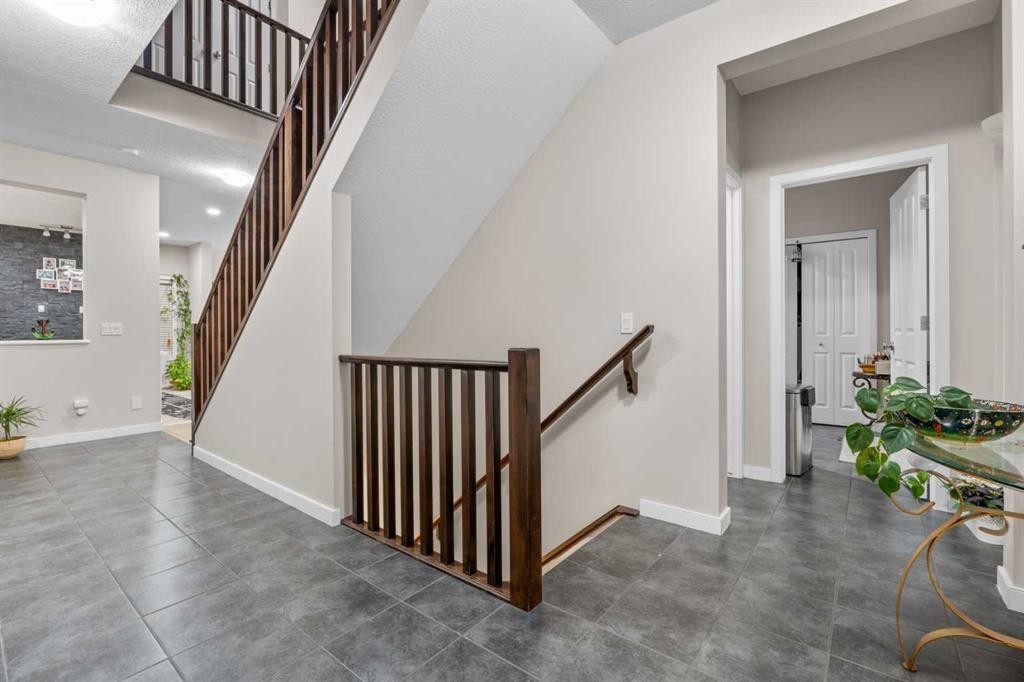 28 Panton Court Nw, Calgary, AB