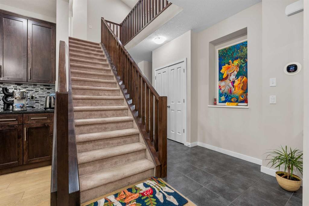 28 Panton Court Nw, Calgary, AB