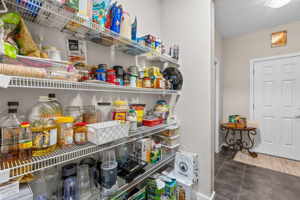 28 Panton Court Nw, Calgary, AB