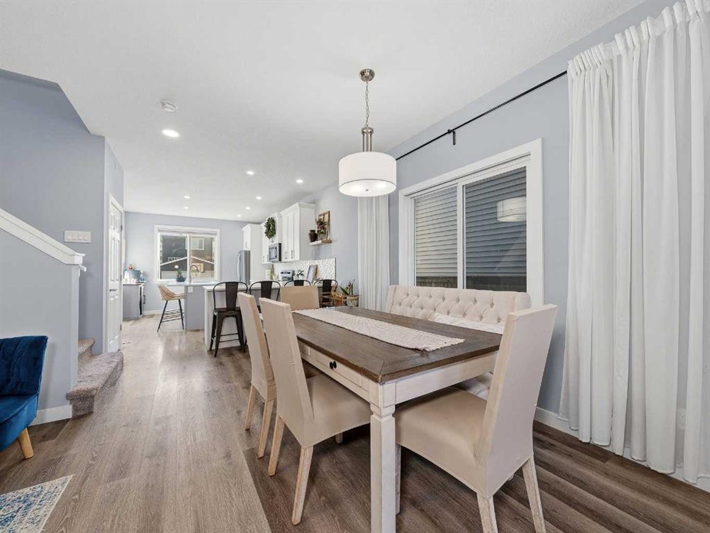 124 Highview Gate Se, Airdrie, AB - Indoor Photo Showing Dining Room