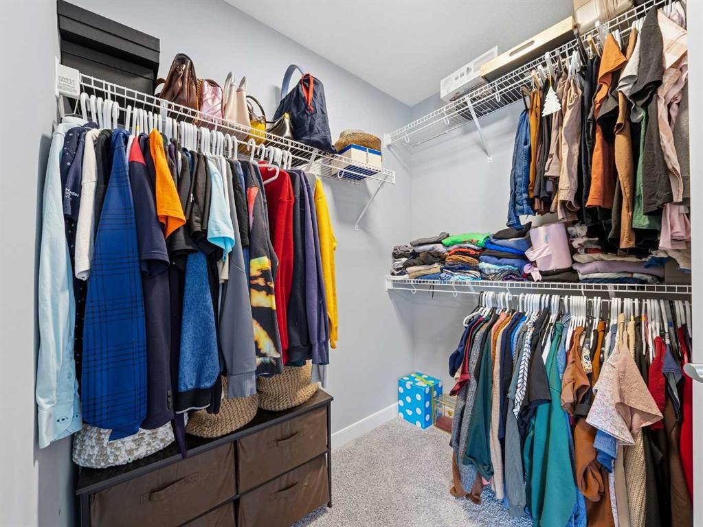 124 Highview Gate Se, Airdrie, AB - Indoor With Storage