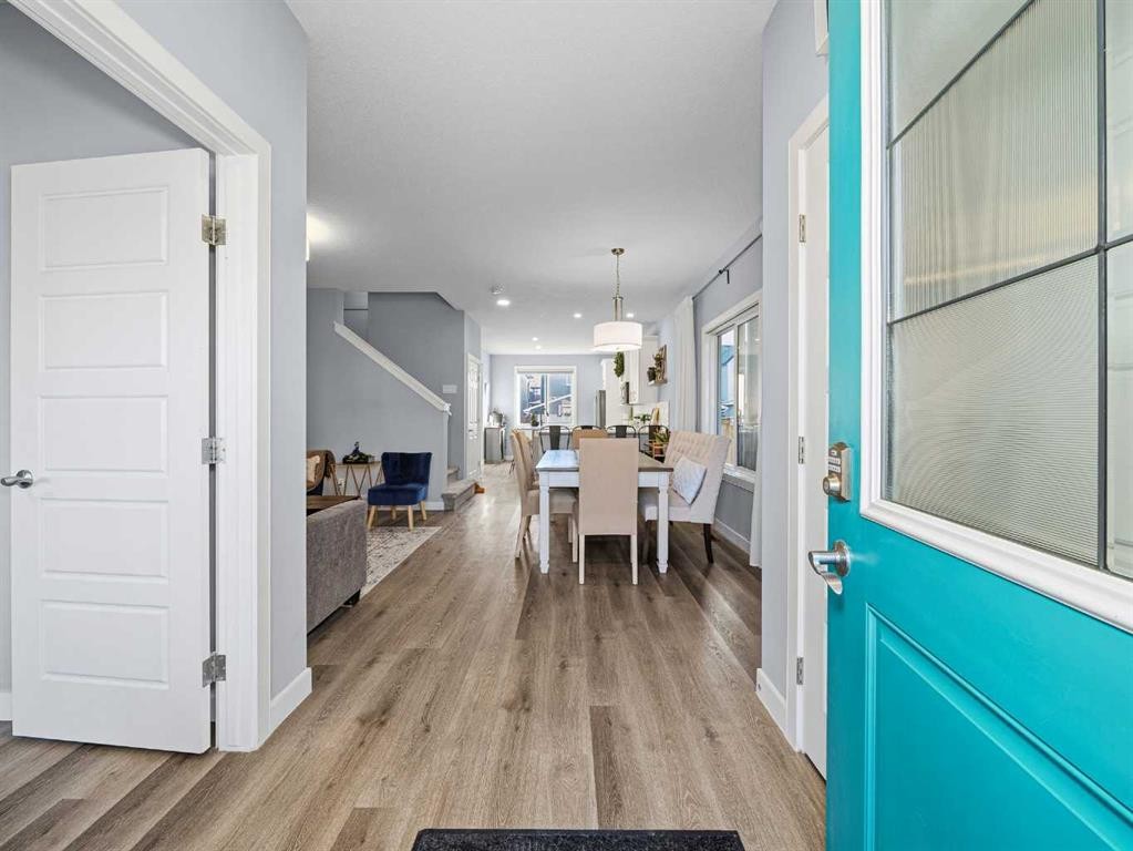 124 Highview Gate Se, Airdrie, AB - Indoor Photo Showing Other Room