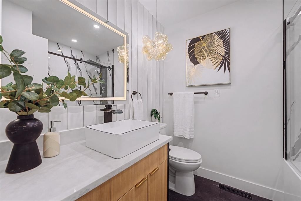 204 Martell Road Ne, Calgary, AB - Indoor Photo Showing Bathroom