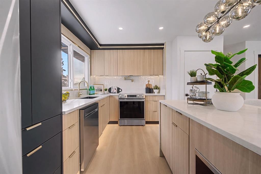 204 Martell Road Ne, Calgary, AB - Indoor Photo Showing Kitchen With Upgraded Kitchen