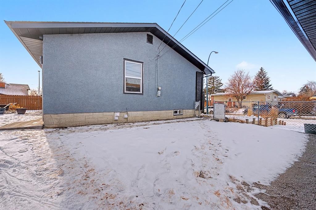 204 Martell Road Ne, Calgary, AB - Outdoor
