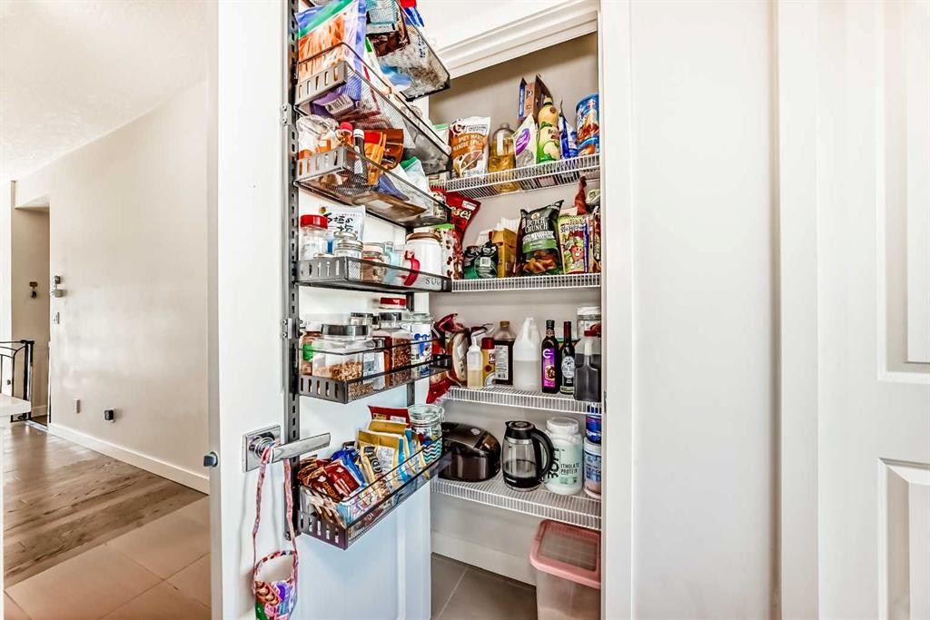 84 Sherwood Row Nw, Calgary, AB - Indoor Photo Showing Other Room