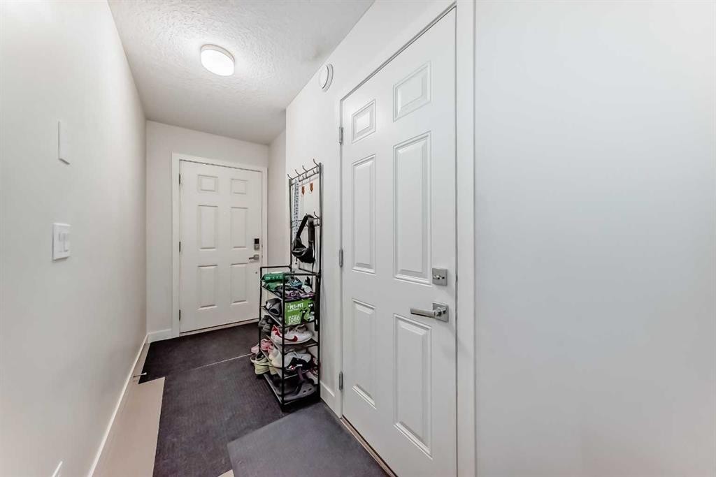 84 Sherwood Row Nw, Calgary, AB - Indoor Photo Showing Other Room