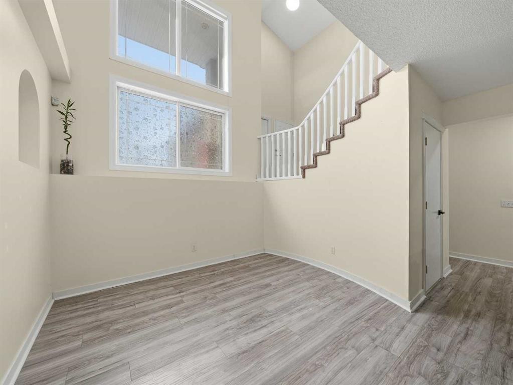 109 Somerset Close Sw, Calgary, AB - Indoor Photo Showing Other Room