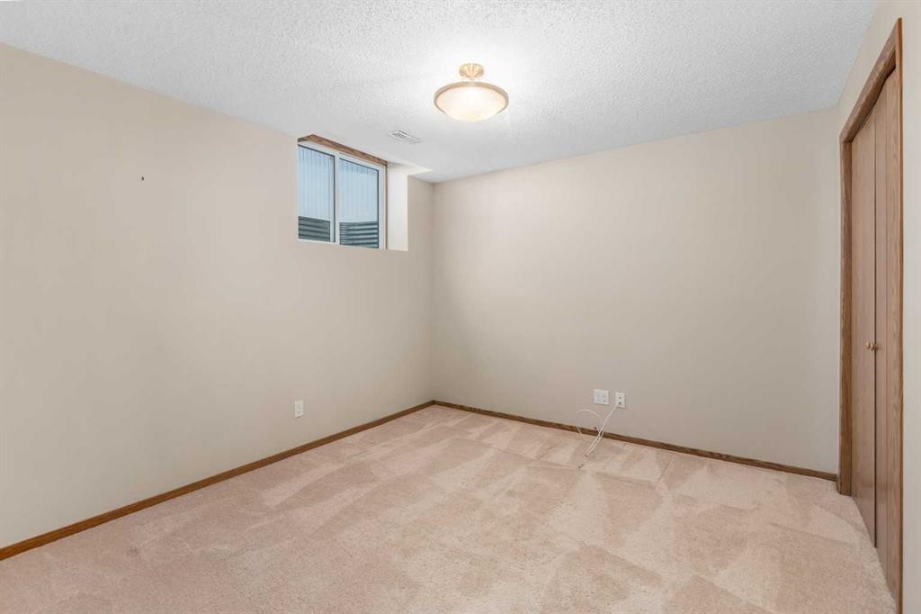 115 Chaparral Point Se, Calgary, AB - Indoor Photo Showing Other Room