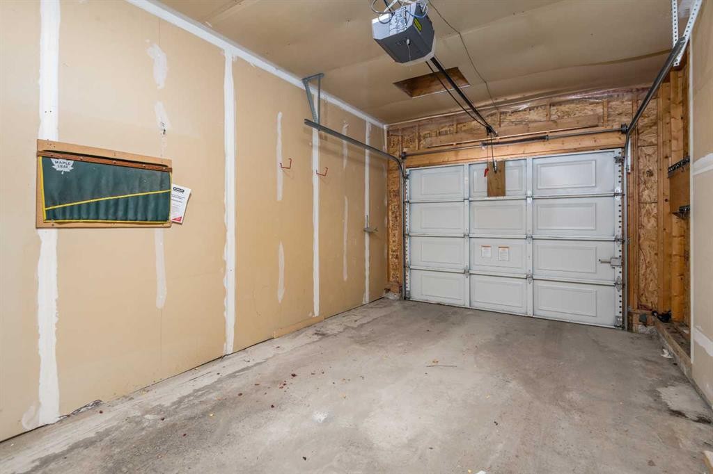 115 Chaparral Point Se, Calgary, AB - Indoor Photo Showing Garage