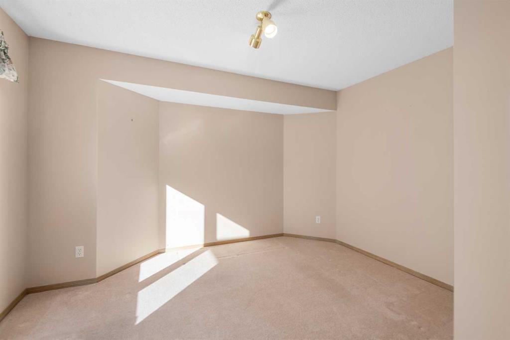 115 Chaparral Point Se, Calgary, AB - Indoor Photo Showing Other Room