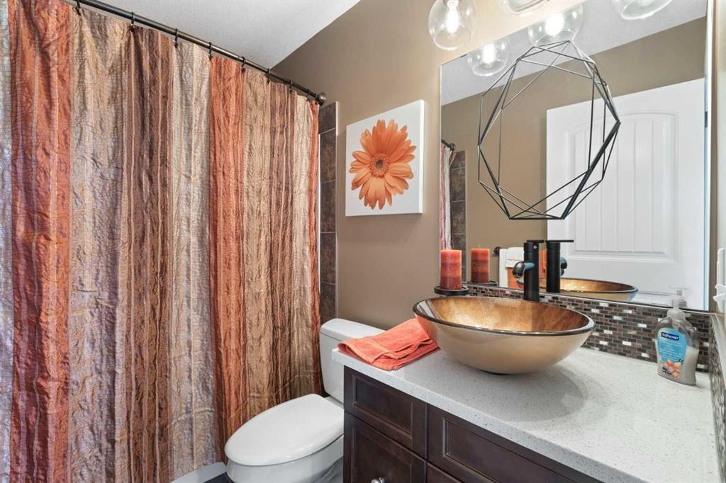 164 Hillcrest Boulevard, Strathmore, AB - Indoor Photo Showing Bathroom