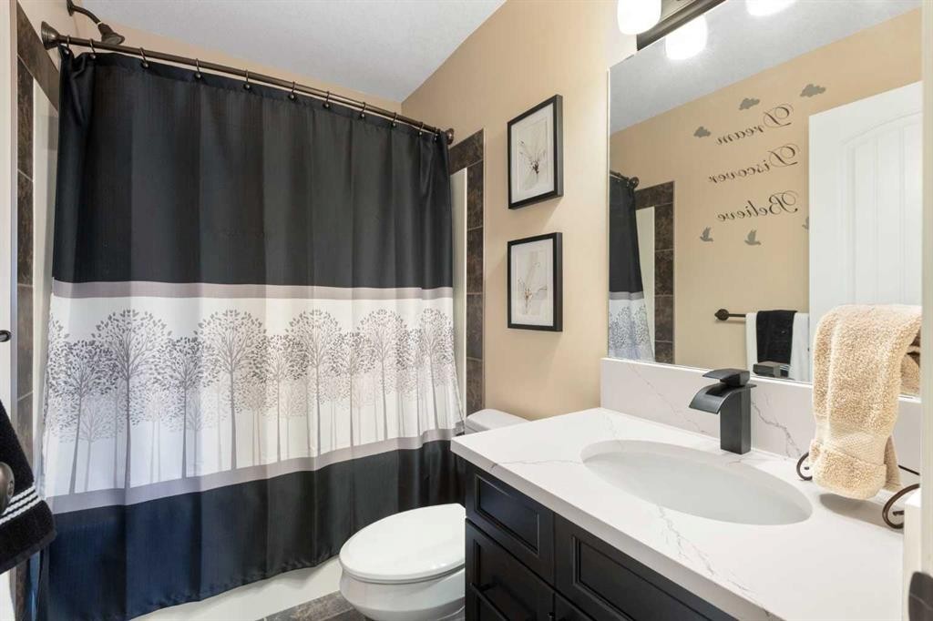 164 Hillcrest Boulevard, Strathmore, AB - Indoor Photo Showing Bathroom