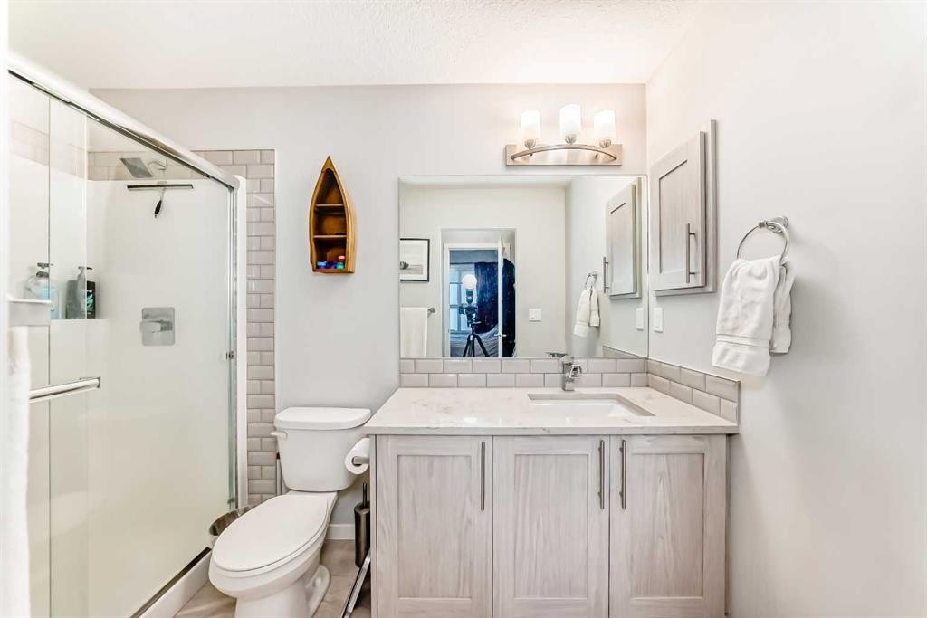 409-4150 Seton Drive Se, Calgary, AB - Indoor Photo Showing Bathroom