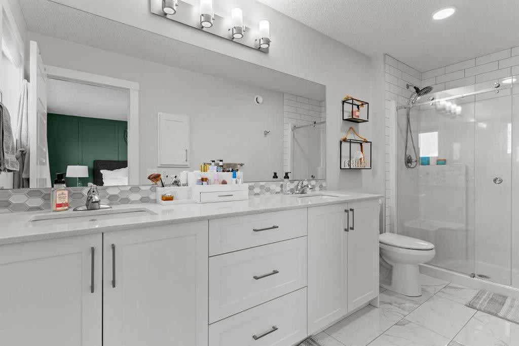 47 Wolf Willow Boulevard Se, Calgary, AB - Indoor Photo Showing Bathroom