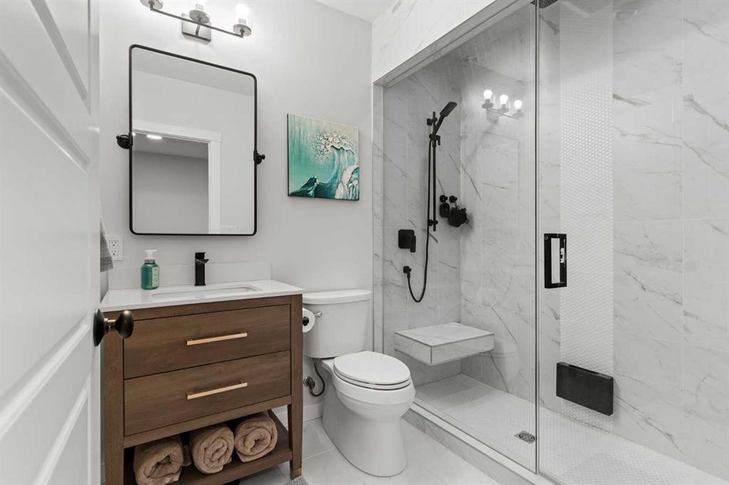 47 Wolf Willow Boulevard Se, Calgary, AB - Indoor Photo Showing Bathroom