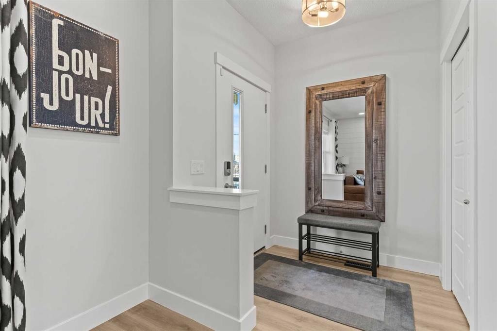 47 Wolf Willow Boulevard Se, Calgary, AB - Indoor Photo Showing Other Room