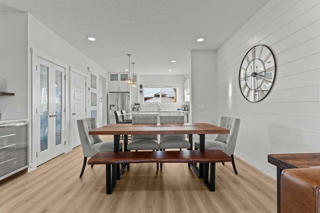 47 Wolf Willow Boulevard Se, Calgary, AB - Indoor Photo Showing Dining Room