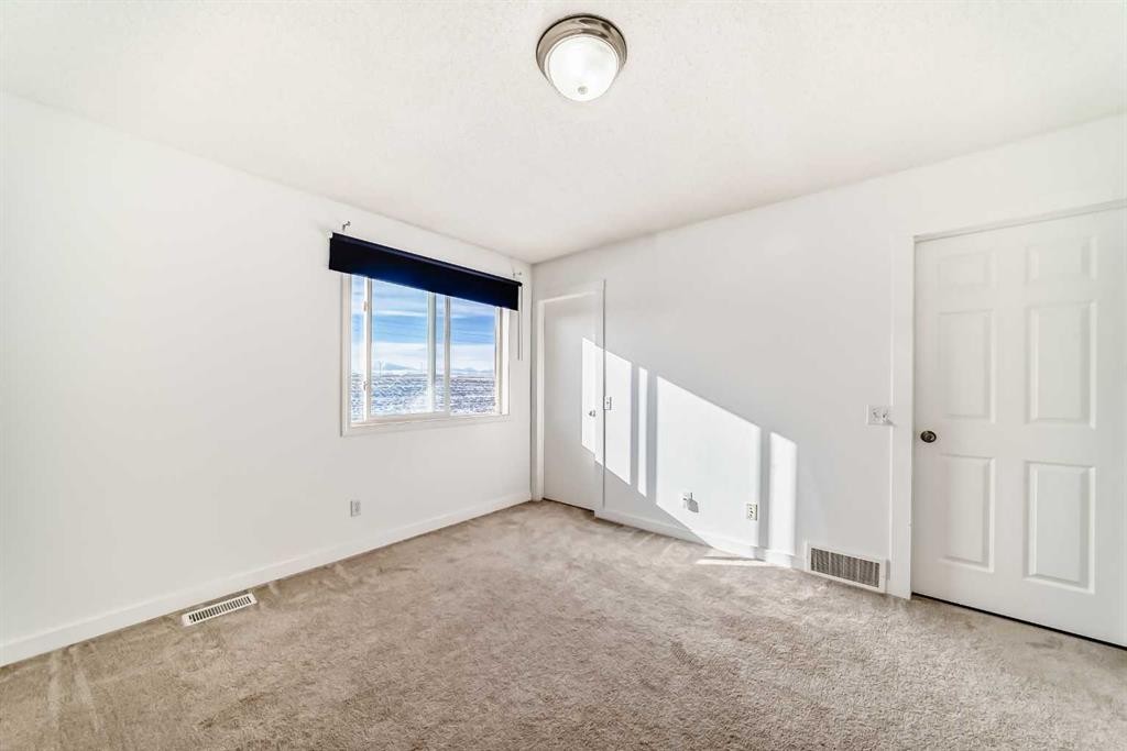 294 Elgin View Se, Calgary, AB - Indoor Photo Showing Other Room