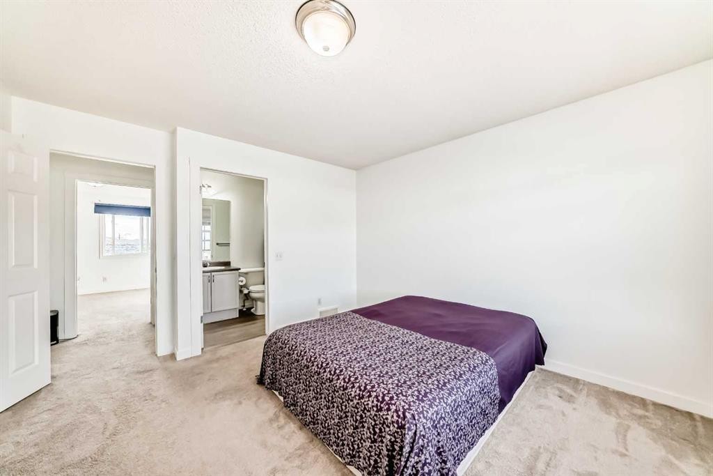 294 Elgin View Se, Calgary, AB - Indoor Photo Showing Bedroom