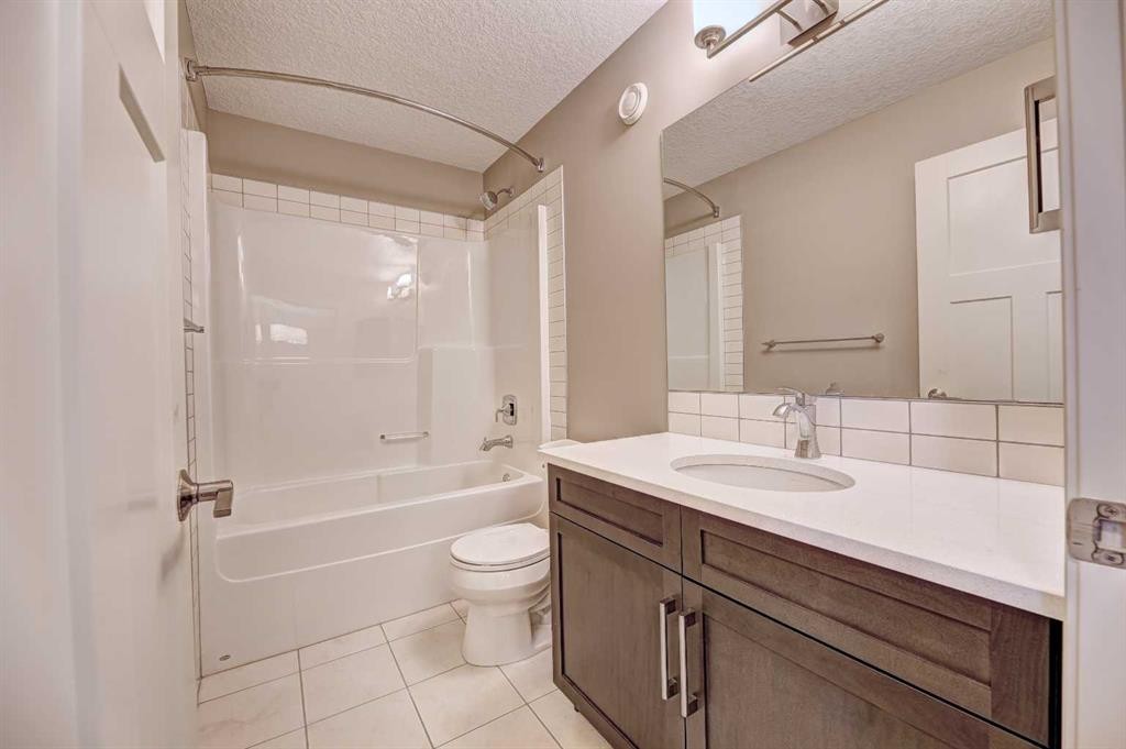 70 Masters Crescent Se, Calgary, AB - Indoor Photo Showing Bathroom