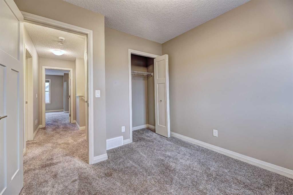 70 Masters Crescent Se, Calgary, AB - Indoor Photo Showing Other Room
